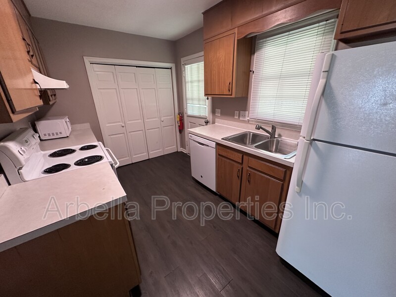 315 Redstone Dr - Photo 6 of 12