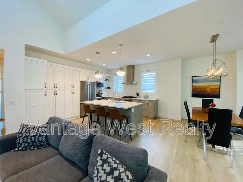 172 Diamond Way - Photo 3 of 20