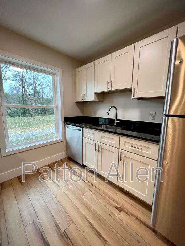 Crestview St - Photo 6 of 17