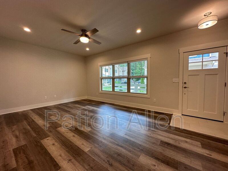 129 Aurora Dr #3 - Photo 3 of 27