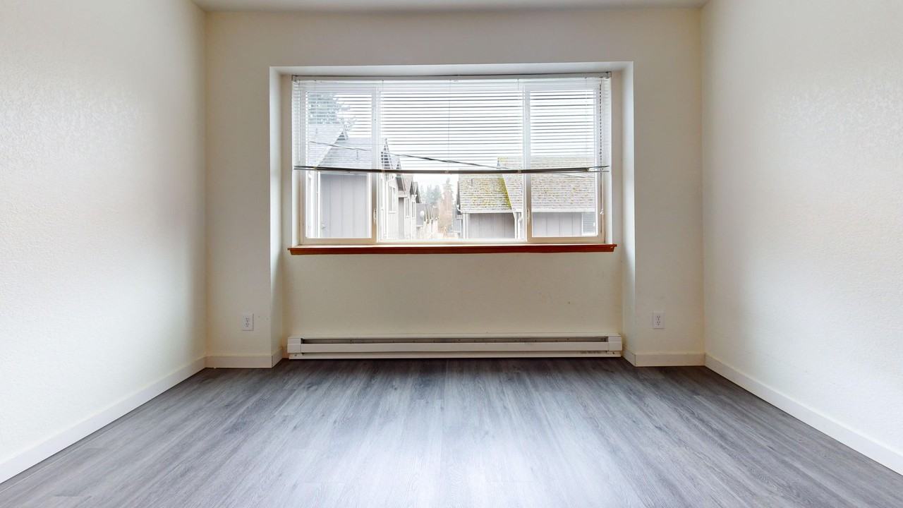 North Greenwood - Photo 4 of 32