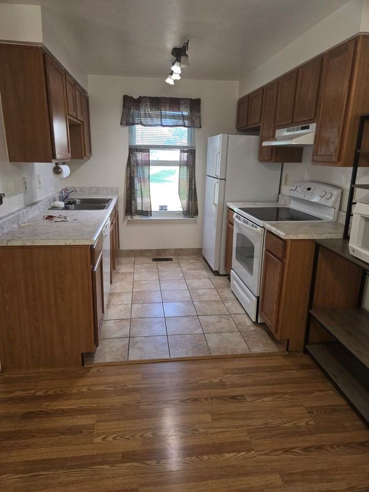 4165 E 119th Pl #D - Photo 4 of 12