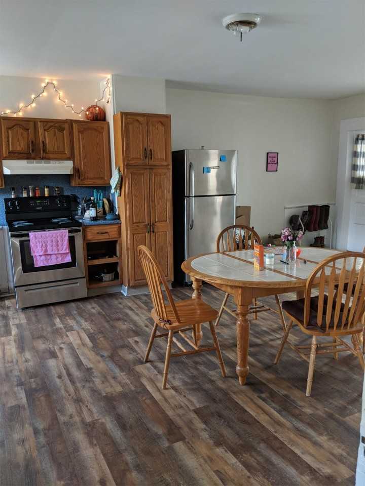 986 Southeast St., Amherst Apt A - Photo 3 of 21