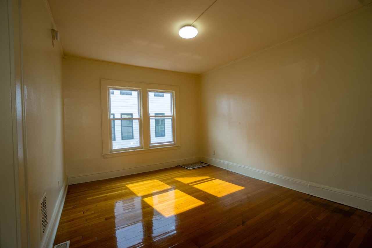 1020 Madison St - Photo 4 of 10