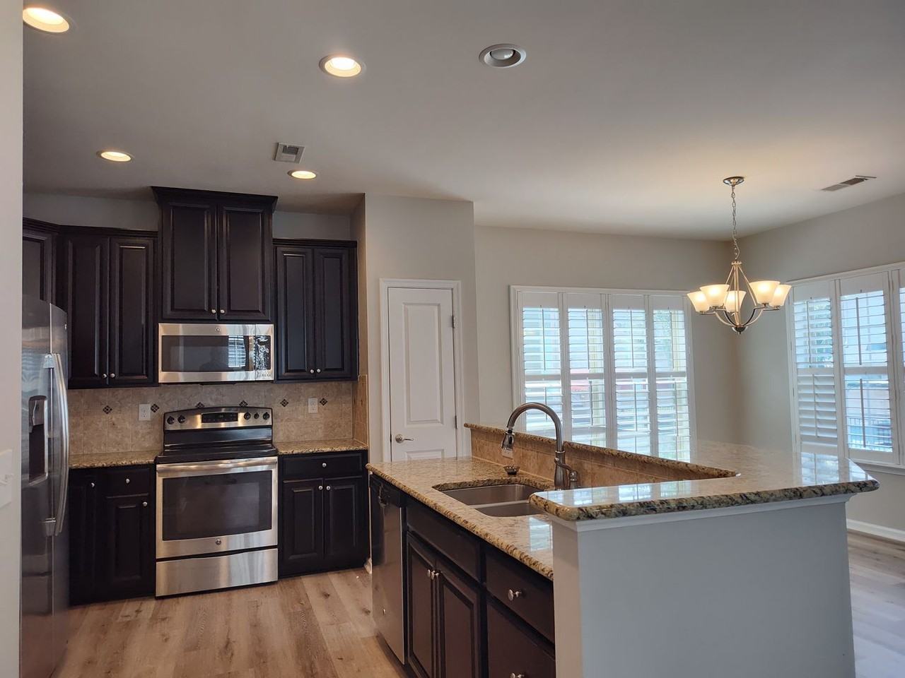 2520 Alyssa Ln - Photo 2 of 24