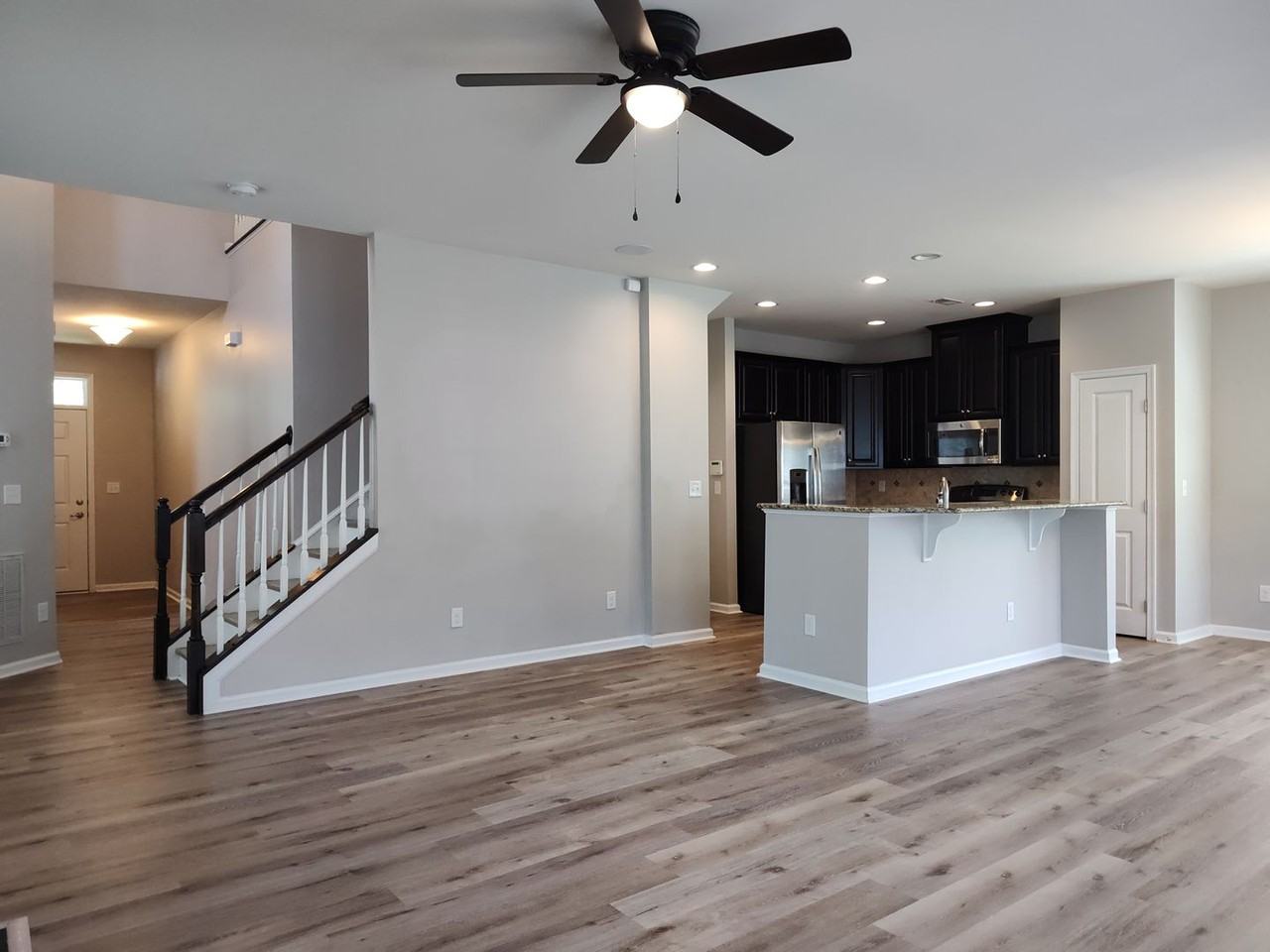 2520 Alyssa Ln - Photo 3 of 24