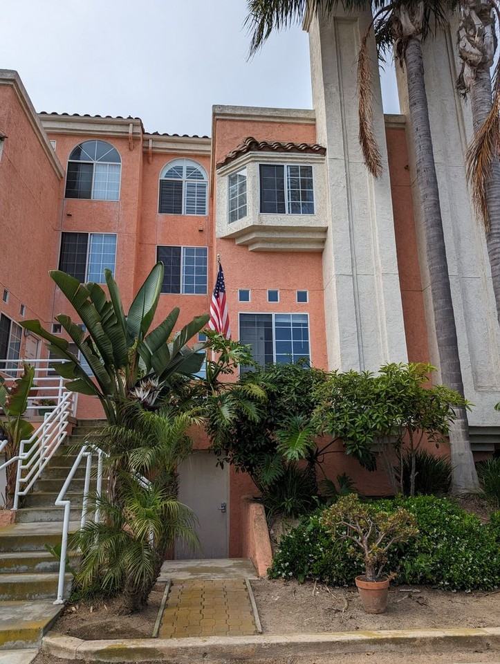 221 Donax Ave #6