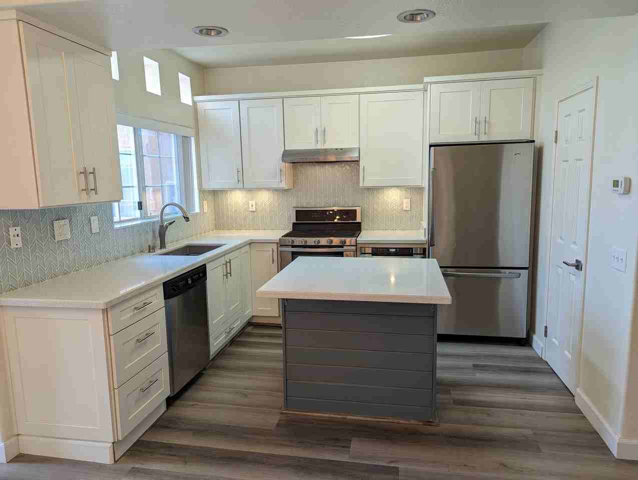 221 Donax Ave #6 - Photo 7 of 12
