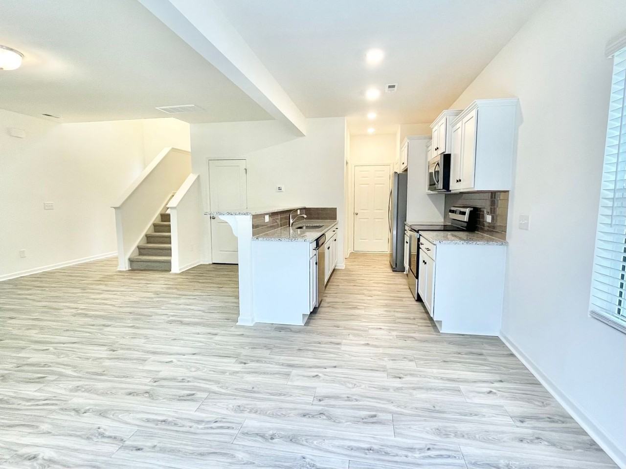 366 Pearl St - Photo 2 of 14