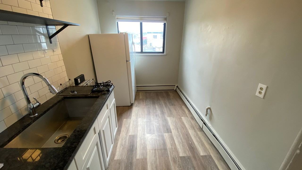 1457 Kenton St #403 - Photo 6 of 7