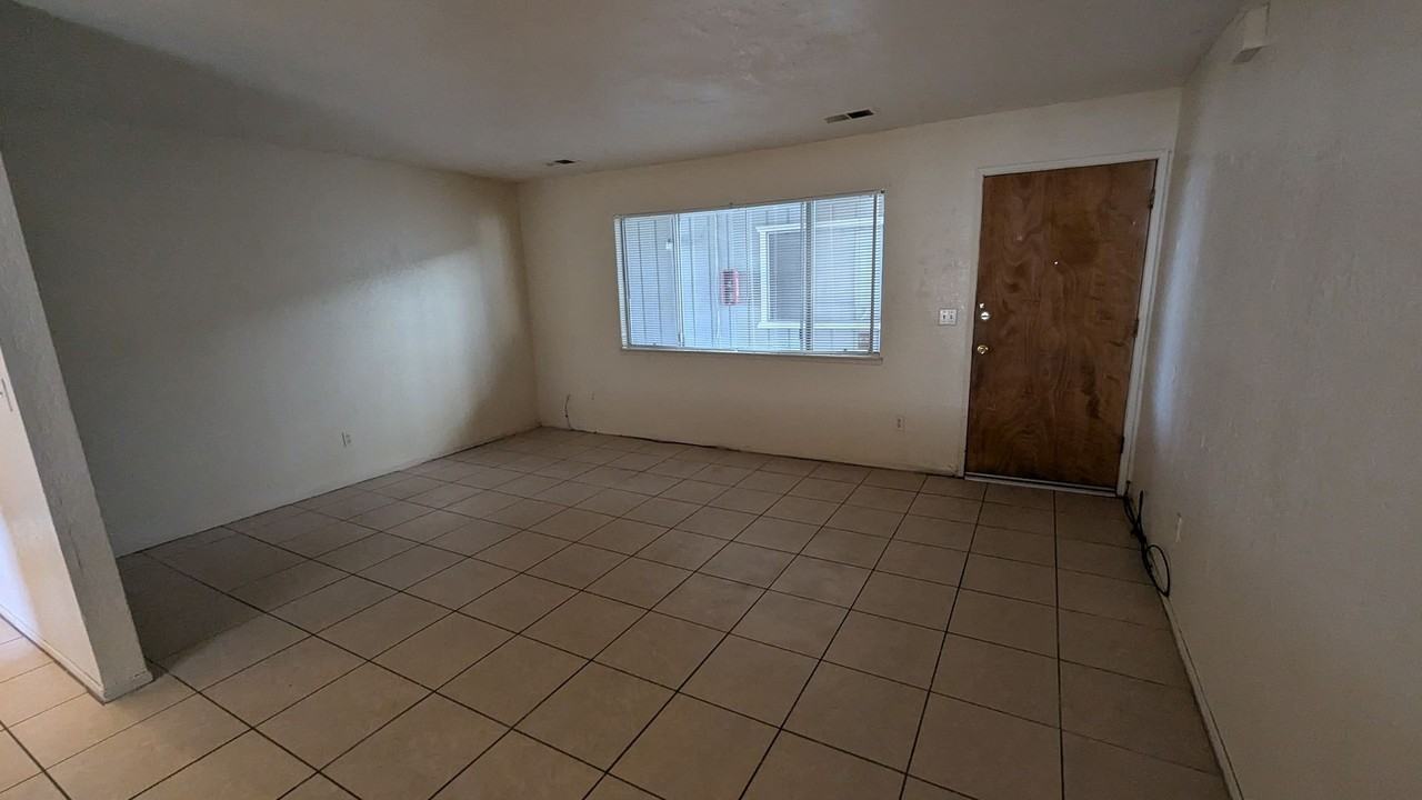 765 W. Putnam Ave - Photo 3 of 7