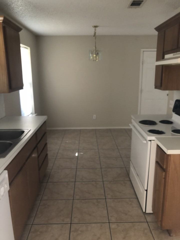 8220 Avenue X - Photo 3 of 6