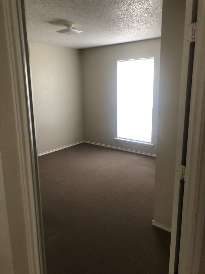 8220 Avenue X - Photo 4 of 6