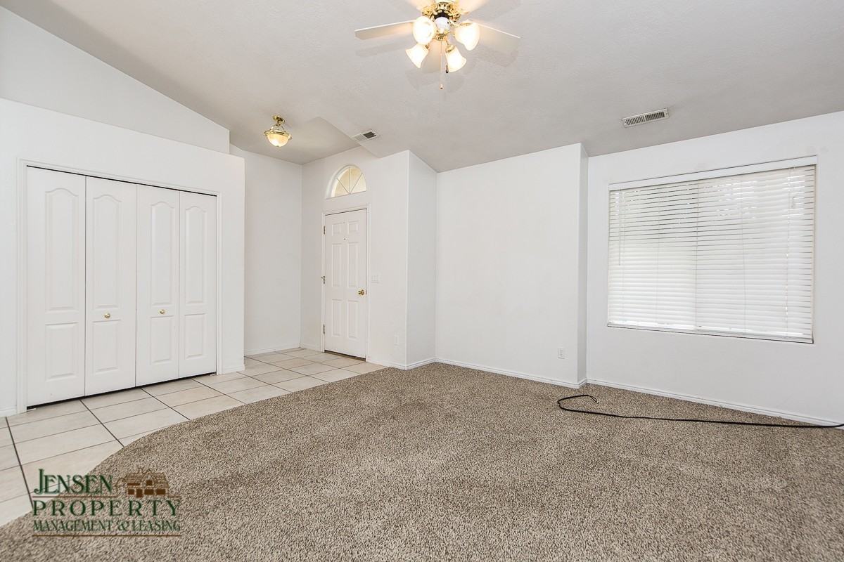 2402 E 390 N - Photo 6 of 24