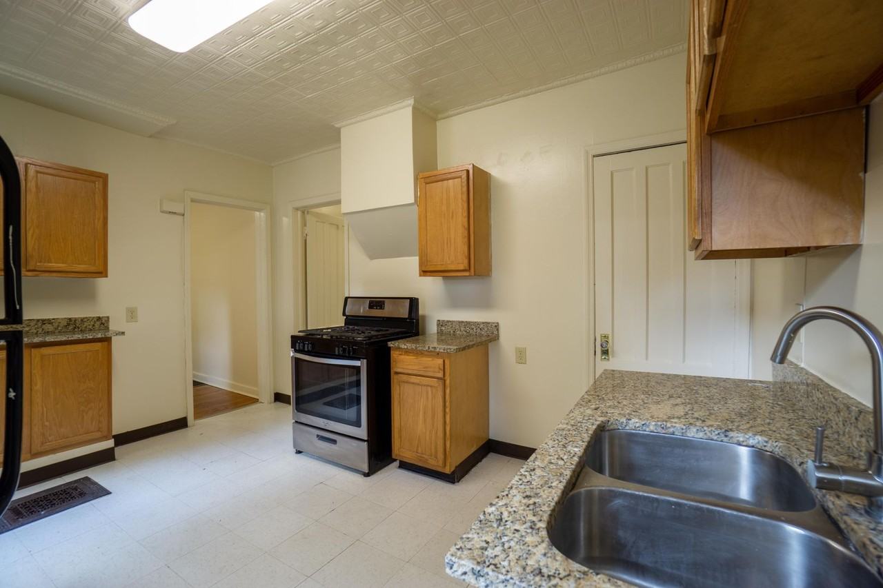 107 Trinity Pl - Photo 4 of 14