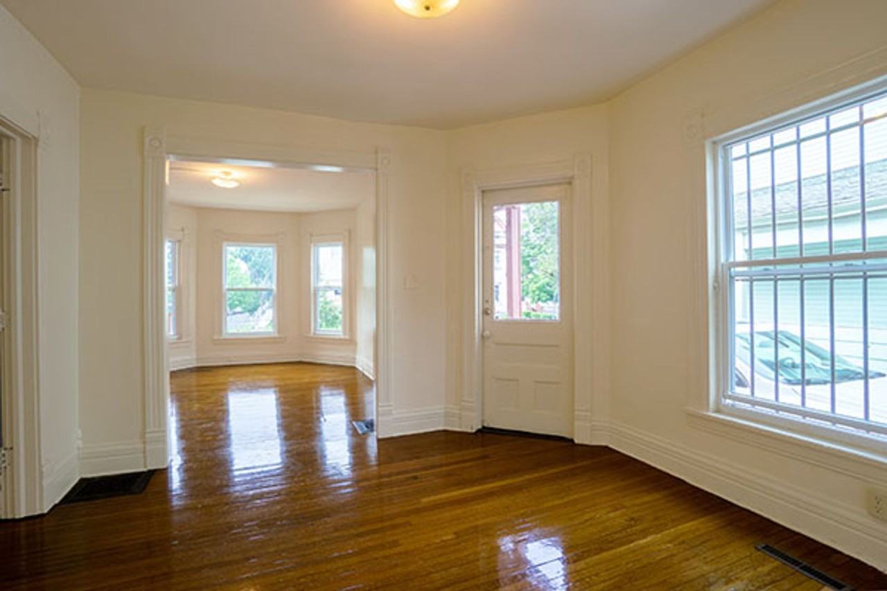 112 Dell St - Photo 4 of 12