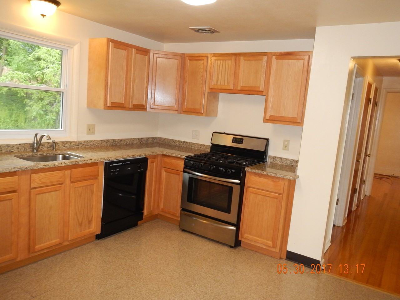 1264 Westcott St - Photo 3 of 20