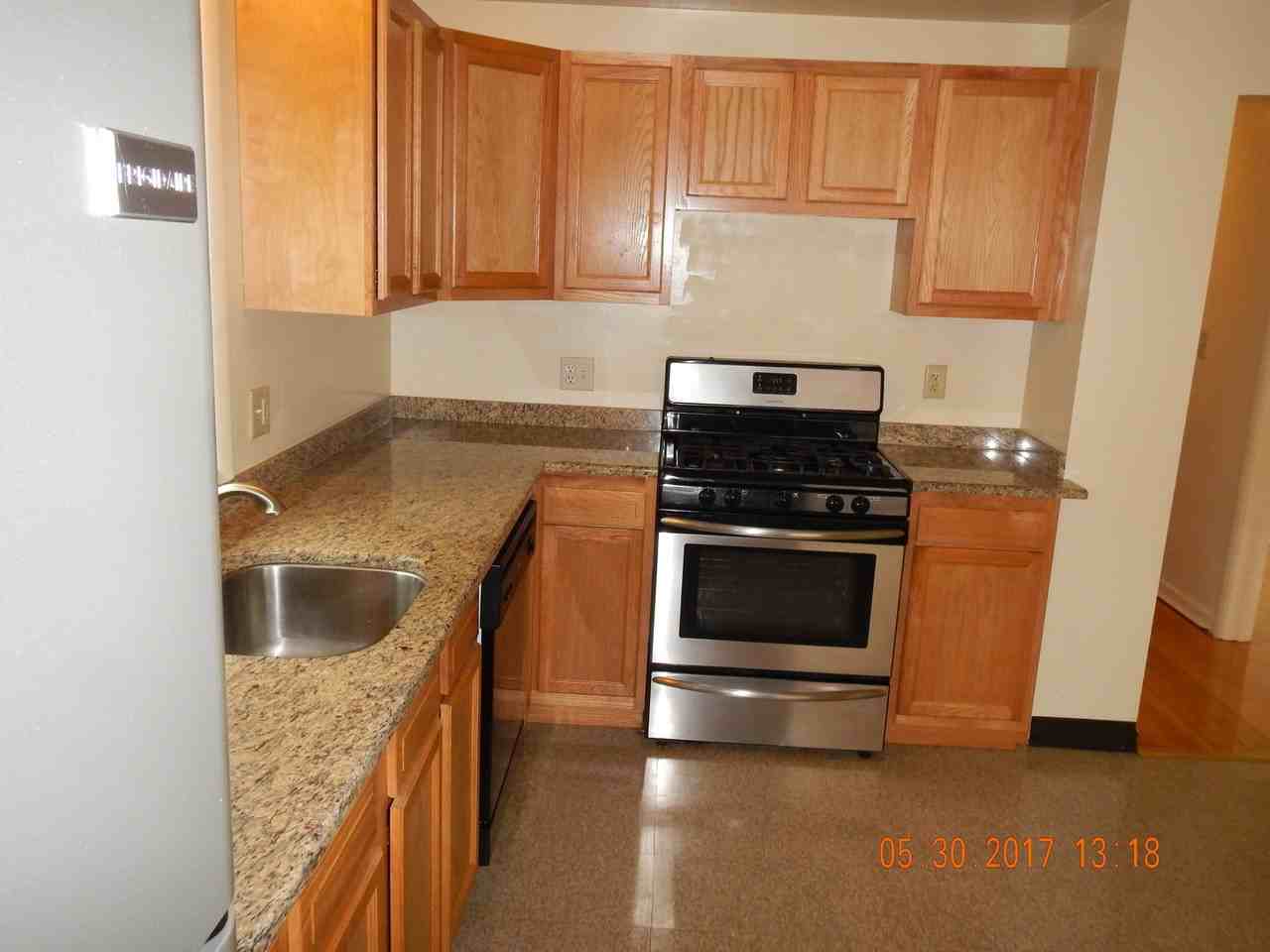 1264 Westcott St - Photo 4 of 20