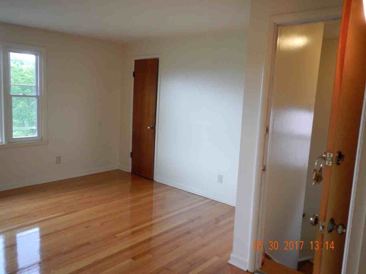 1264 Westcott St - Photo 7 of 20