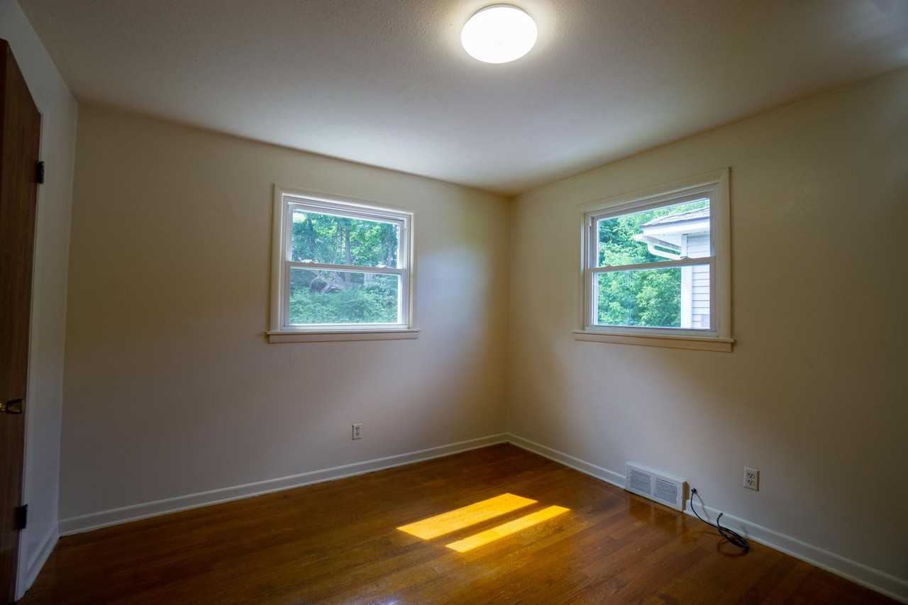 1270 Westcott St - Photo 3 of 8