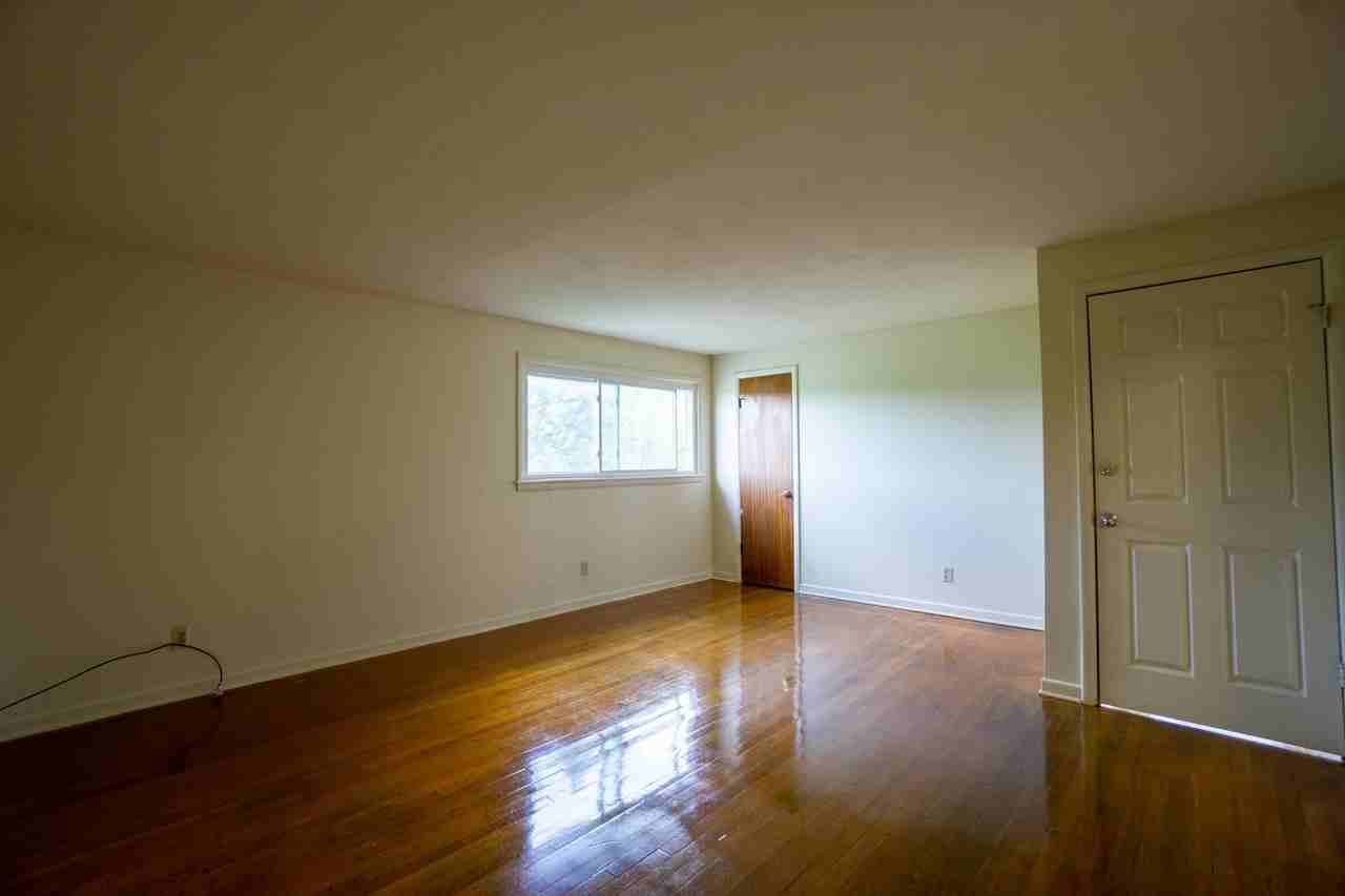 1270 Westcott St - Photo 6 of 8
