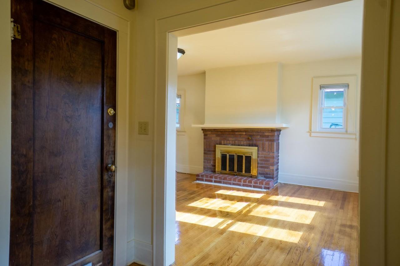 229 Fellows Ave - Photo 4 of 18
