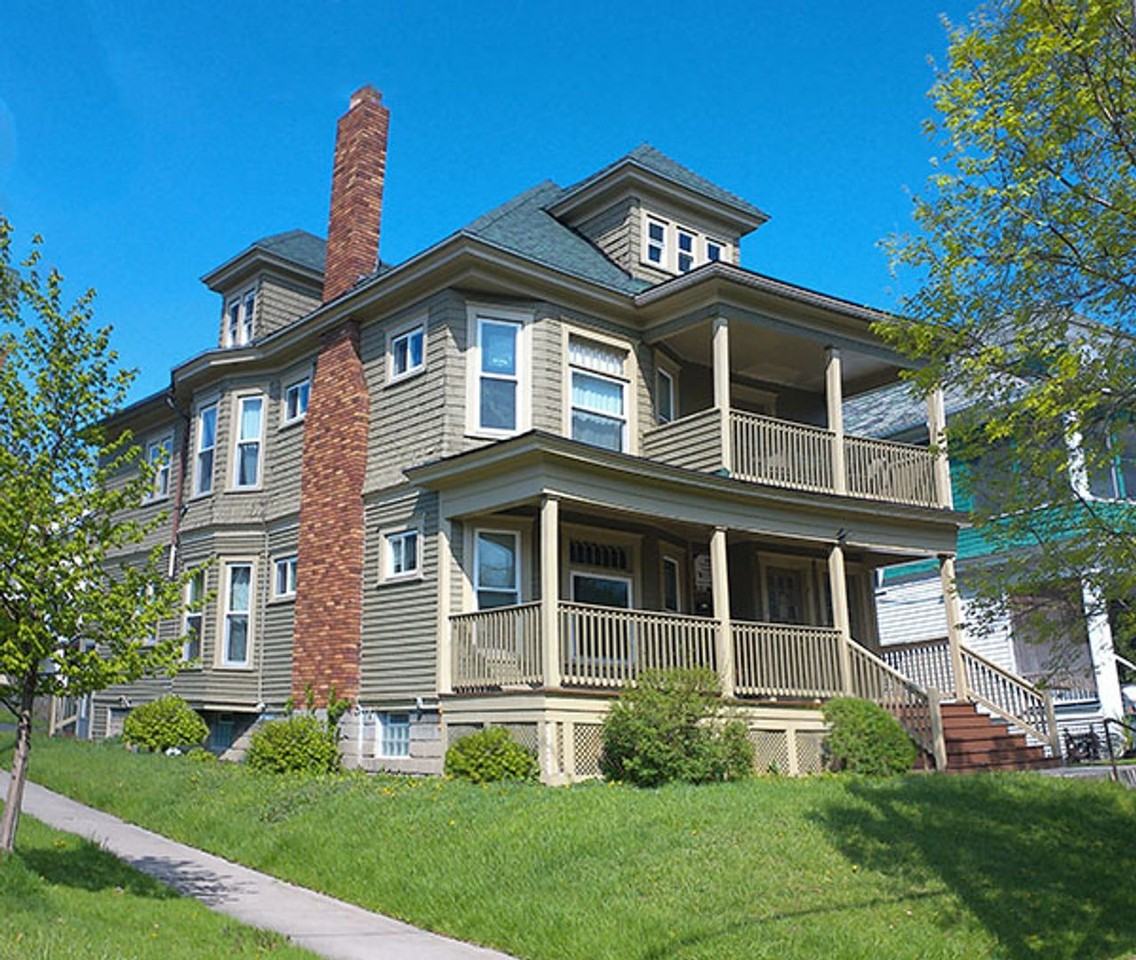 260 Roosevelt Ave - Photo 2 of 20