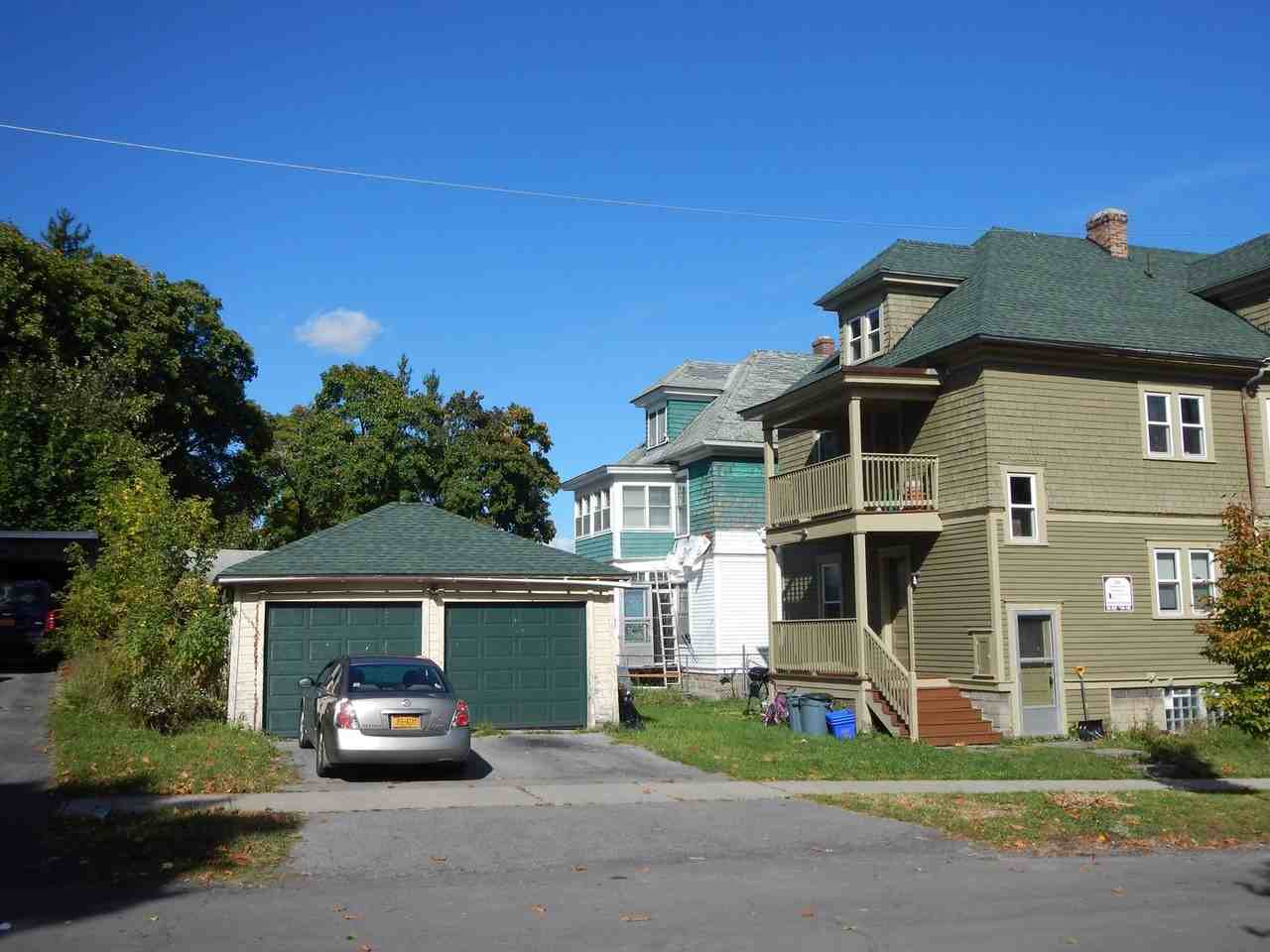 260 Roosevelt Ave - Photo 4 of 20