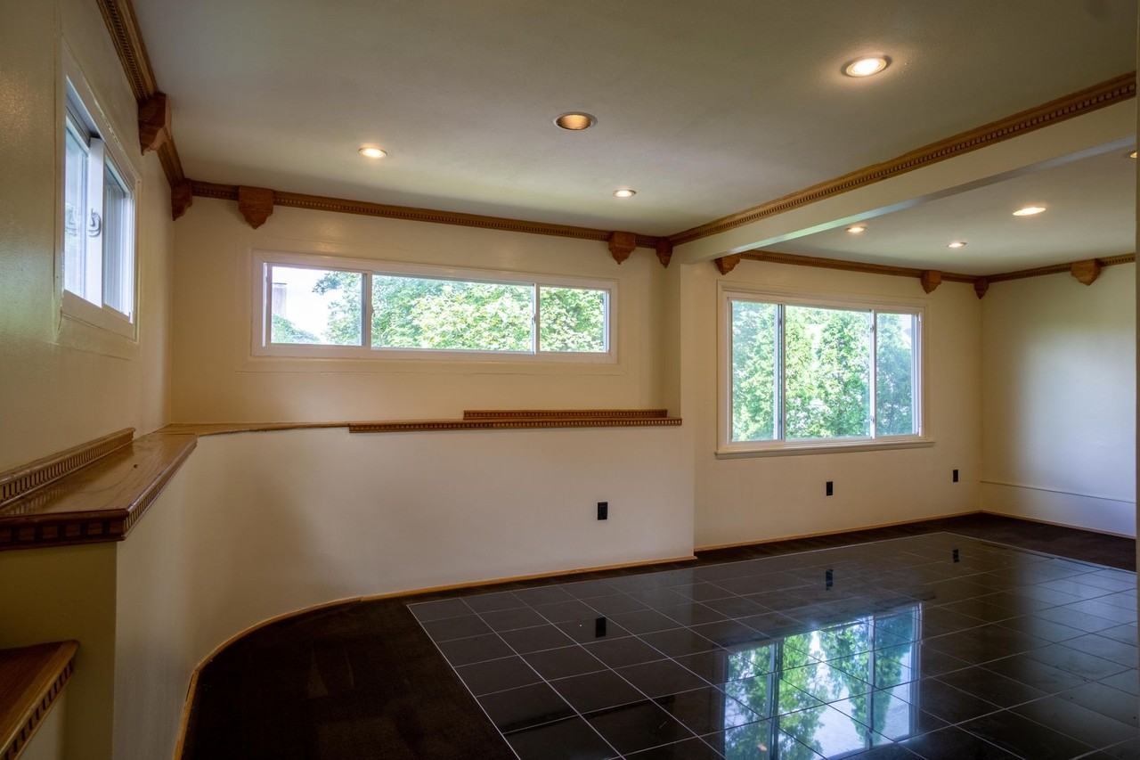 403 Roosevelt Ave - Photo 4 of 16
