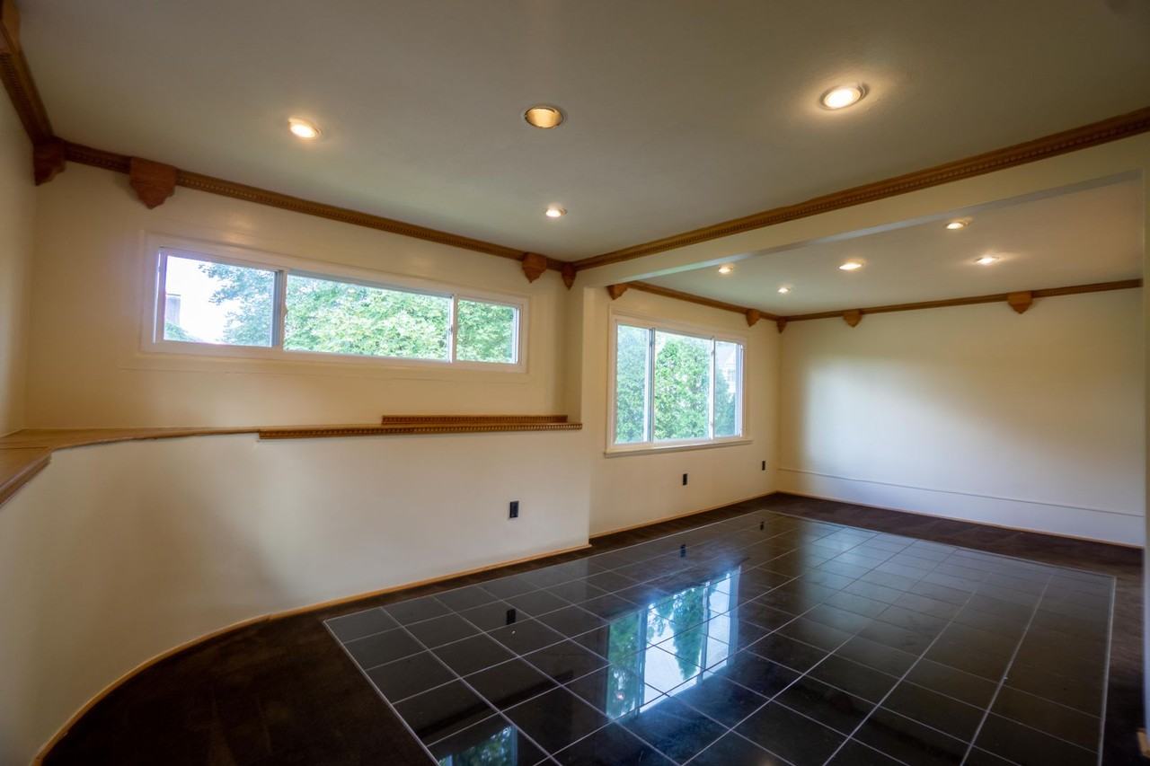 403 Roosevelt Ave - Photo 7 of 16