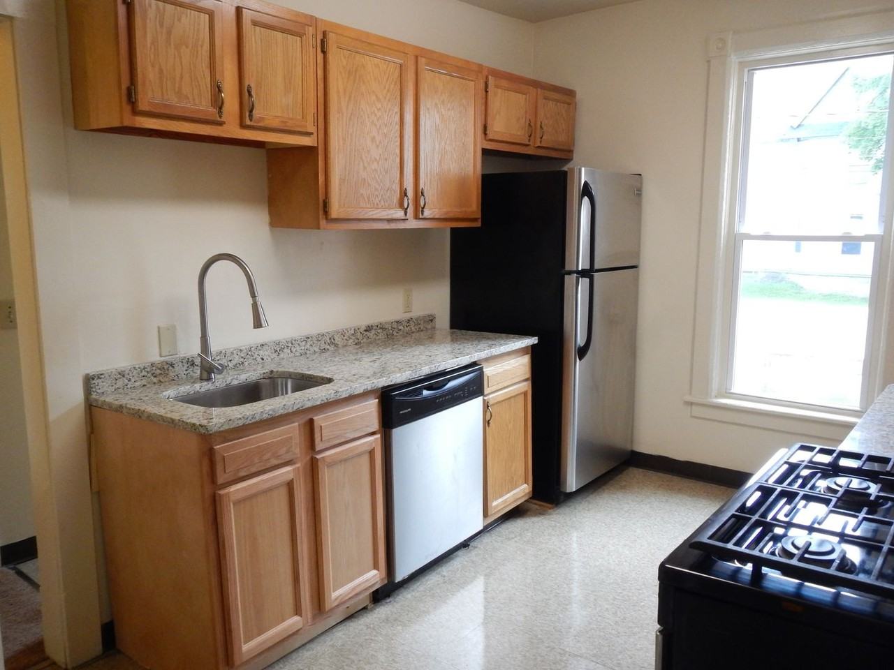 412 Cherry St - Photo 2 of 16