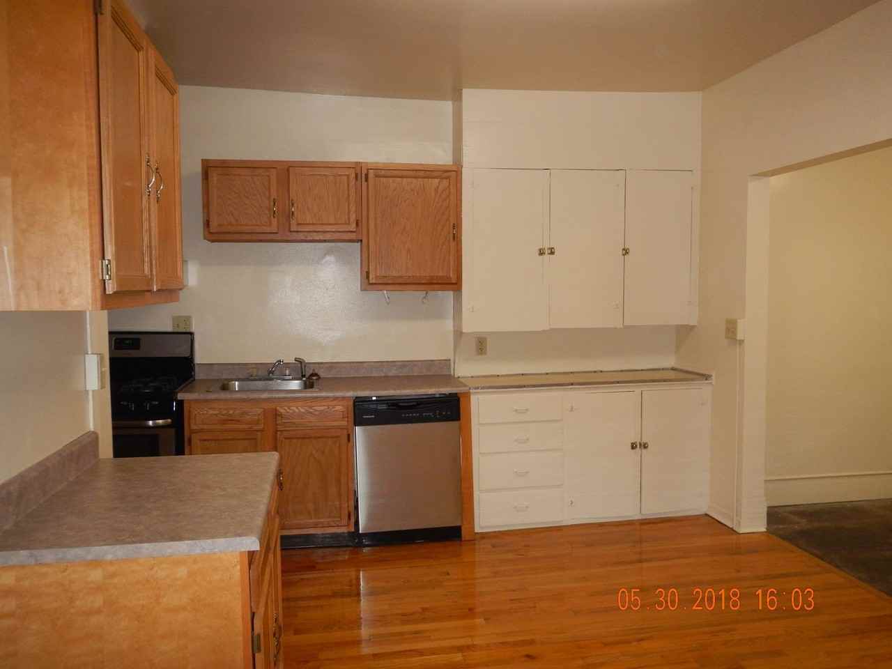 430 Westcott St - Photo 5 of 18