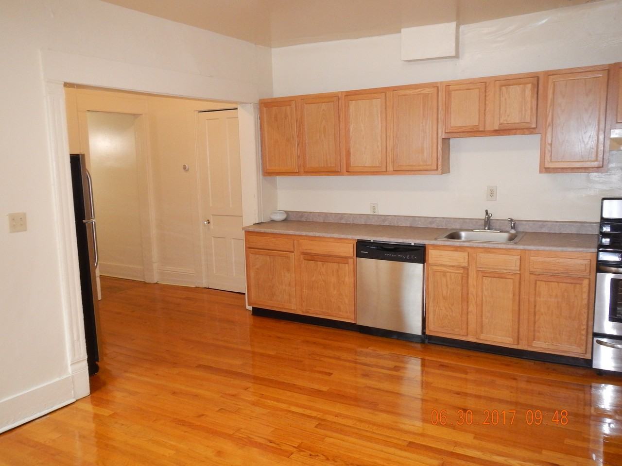 430 Westcott St - Photo 4 of 20