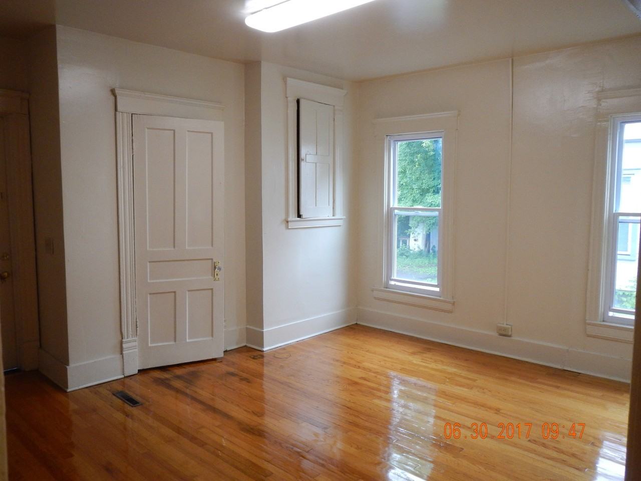 430 Westcott St - Photo 5 of 20