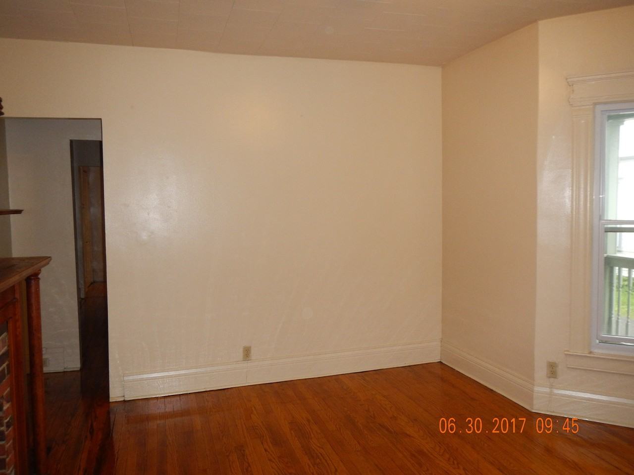 430 Westcott St - Photo 7 of 20