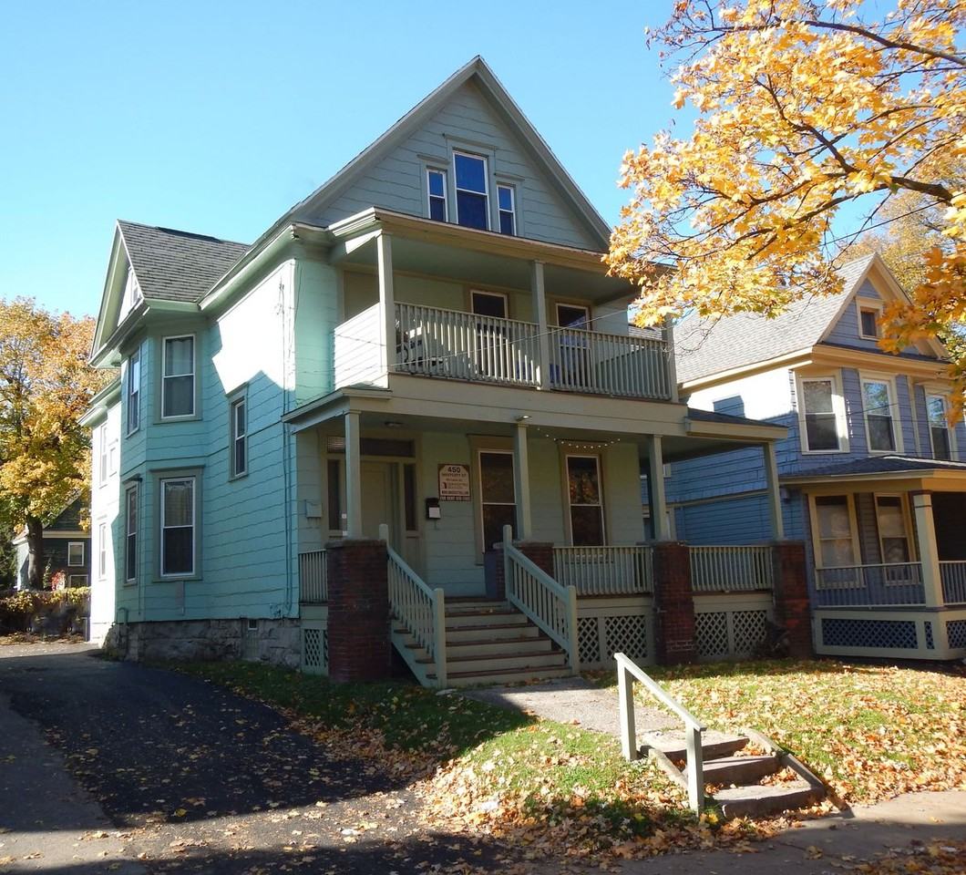 450 Westcott St - Photo 3 of 17