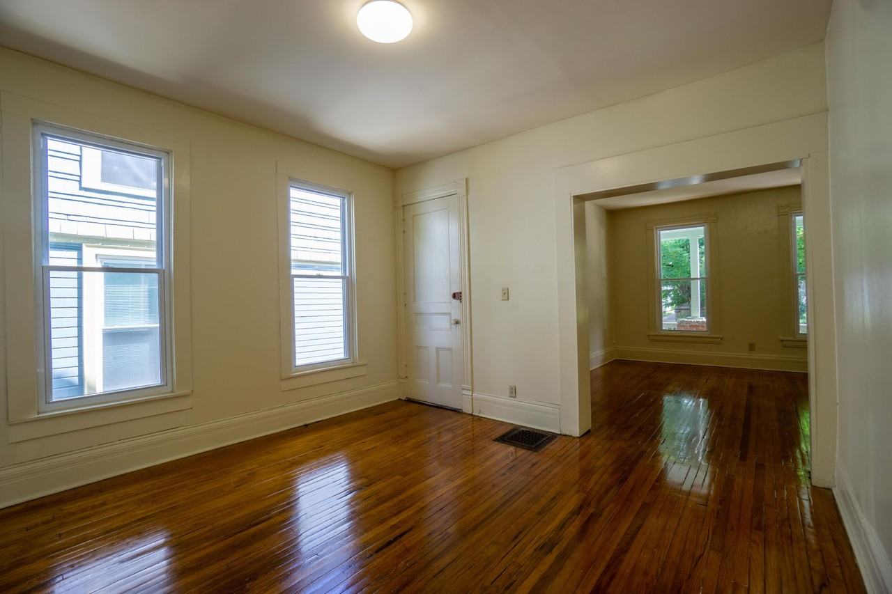 450 Westcott St - Photo 6 of 17