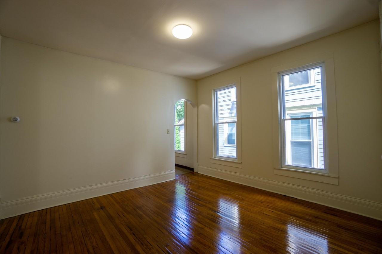 450 Westcott St - Photo 7 of 17
