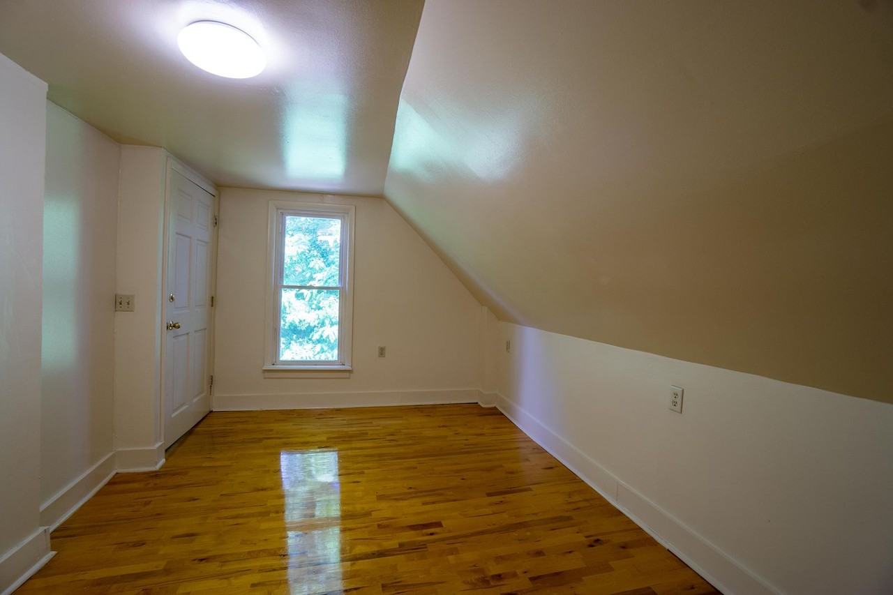 513 Columbus Ave - Photo 4 of 12