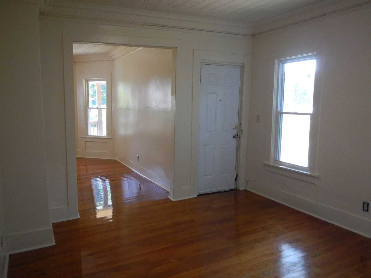 558 Columbus Ave - Photo 5 of 21
