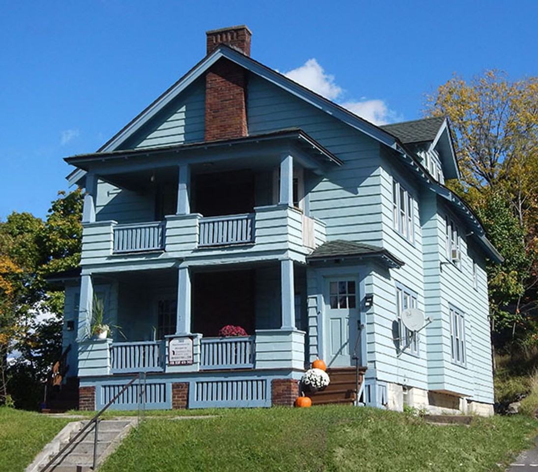 569 Westmoreland Ave - Photo 3 of 14