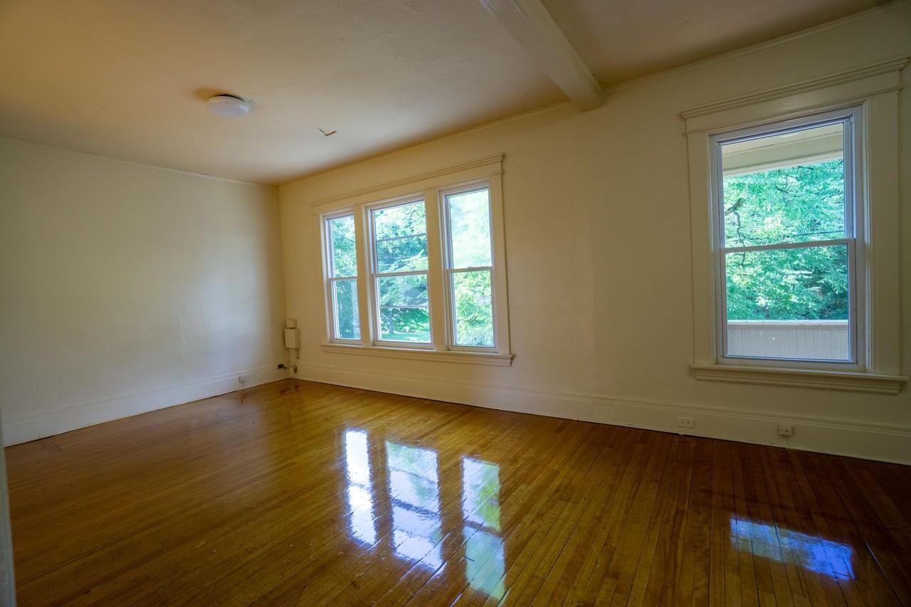 725 Euclid Ave - Photo 6 of 18