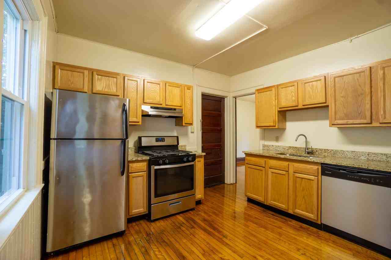 829 Westcott St - Photo 3 of 13