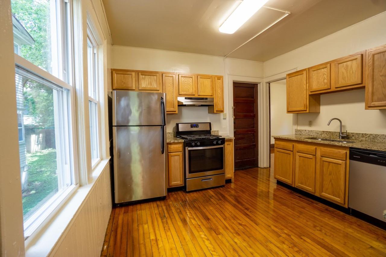 829 Westcott St - Photo 4 of 13