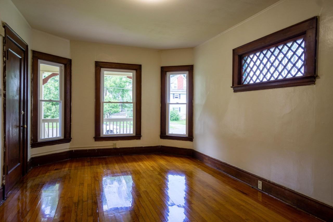 829 Westcott St - Photo 5 of 13