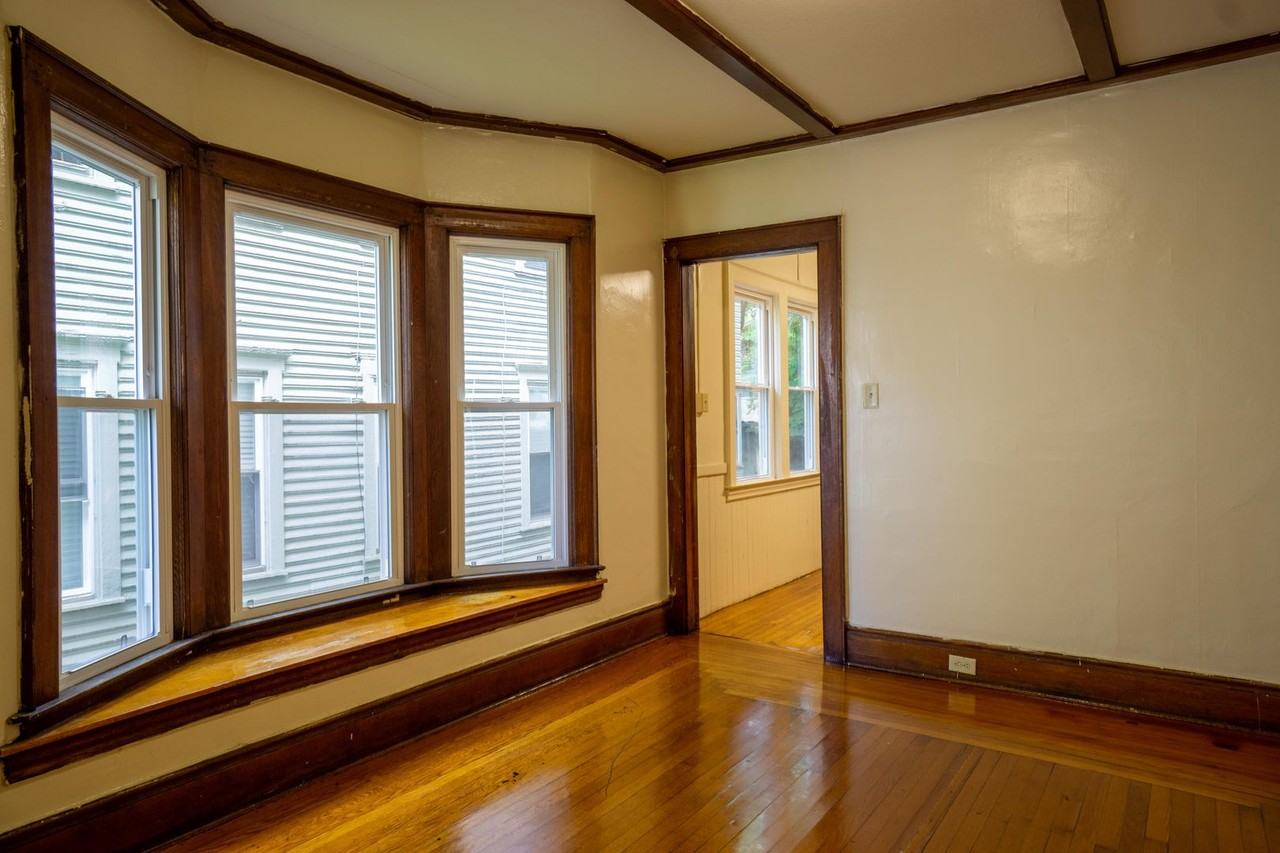 829 Westcott St - Photo 6 of 13