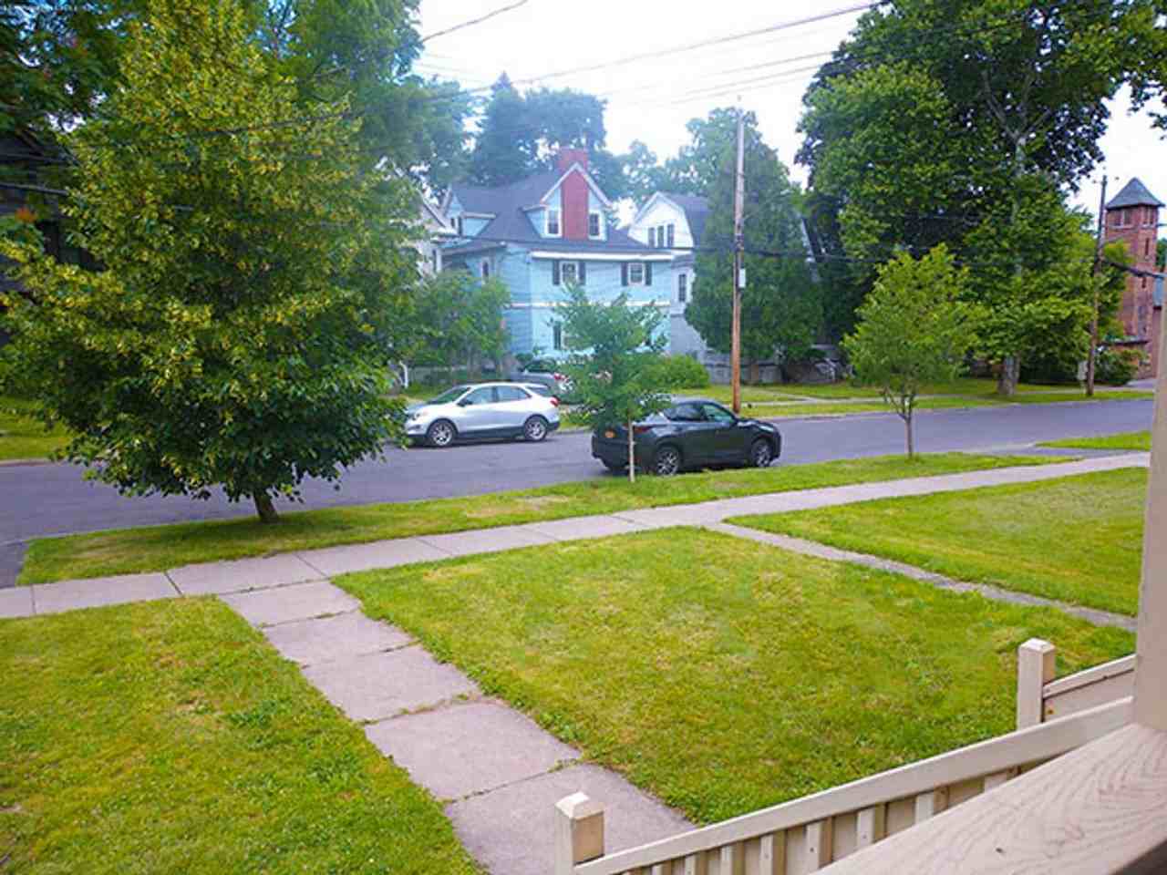 831 Westcott St - Photo 4 of 24