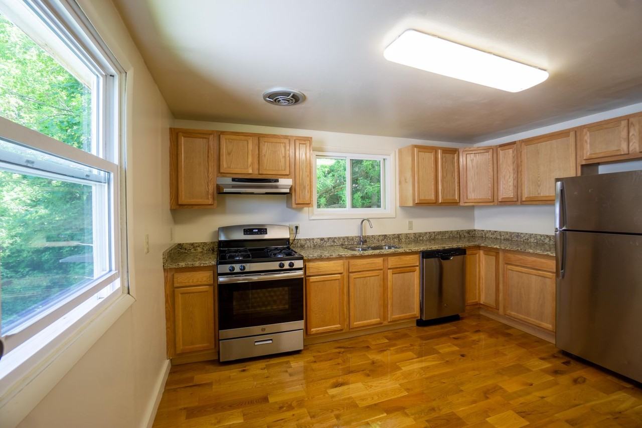 133 Houston Ave - Photo 2 of 9