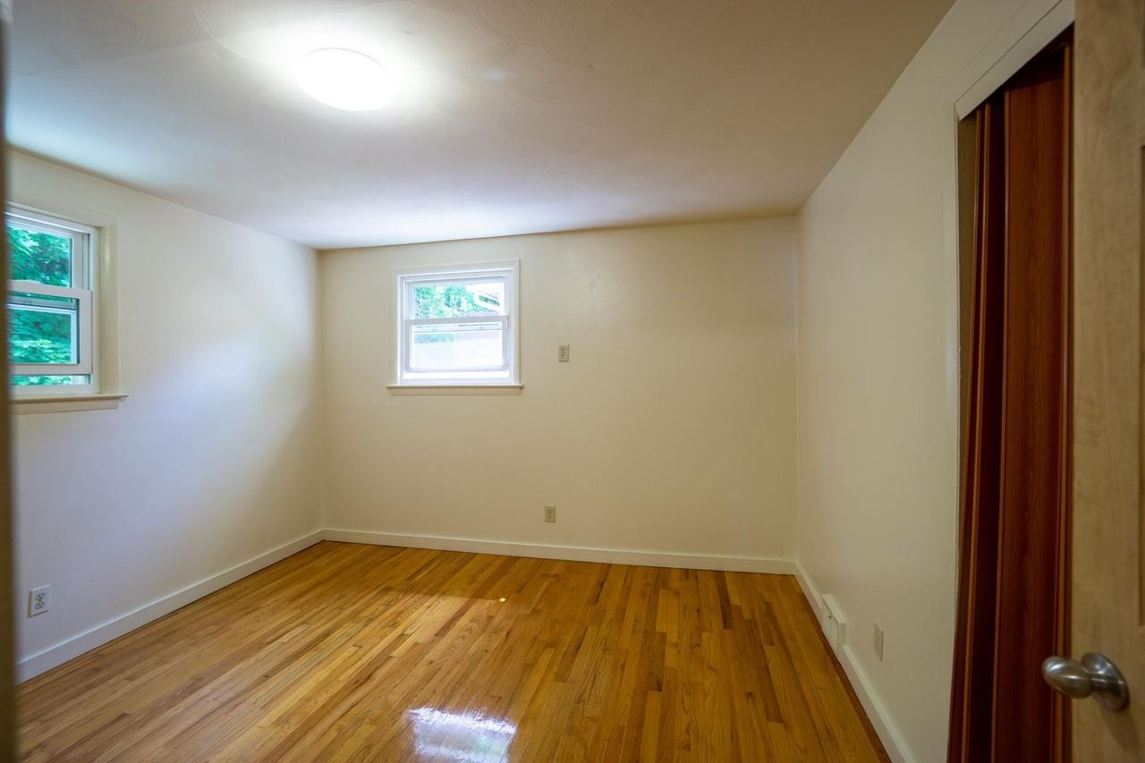 133 Houston Ave - Photo 5 of 9