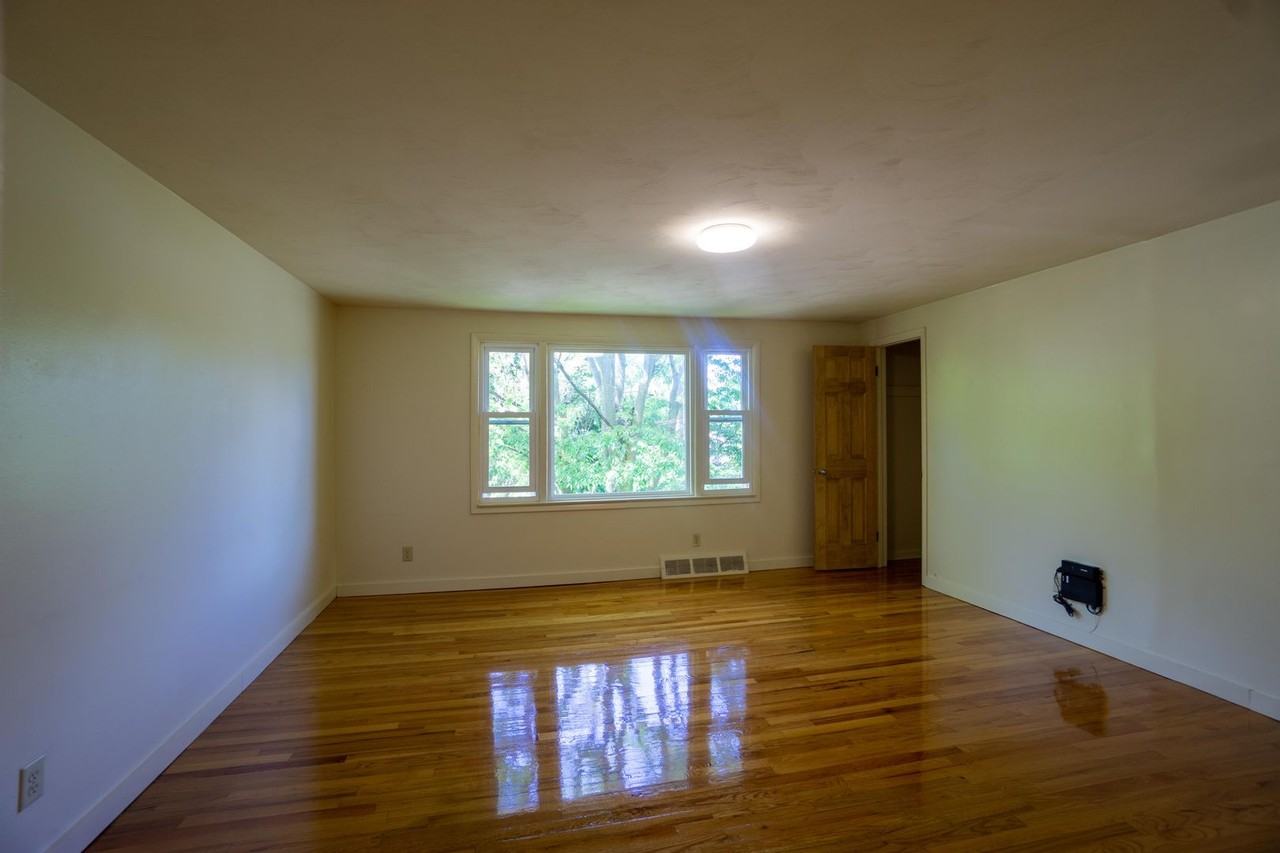 133 Houston Ave - Photo 6 of 9
